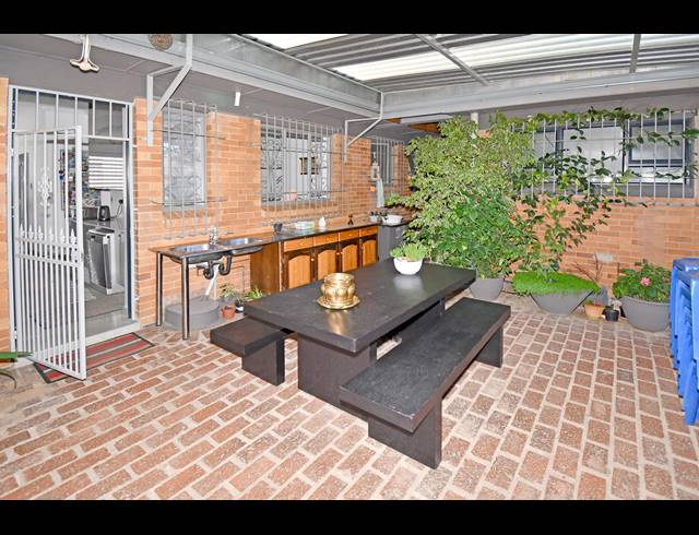 3 BEDROOM HOUSE FOR SALE IN CROSBY